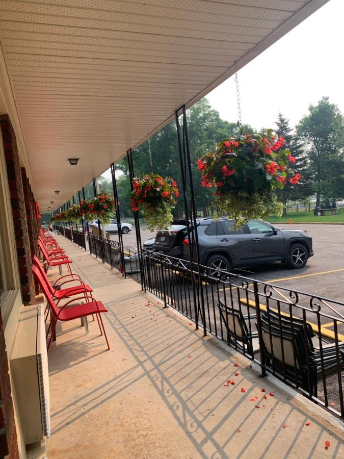 Park Place Motel & Suites Tweed Dış mekan fotoğraf