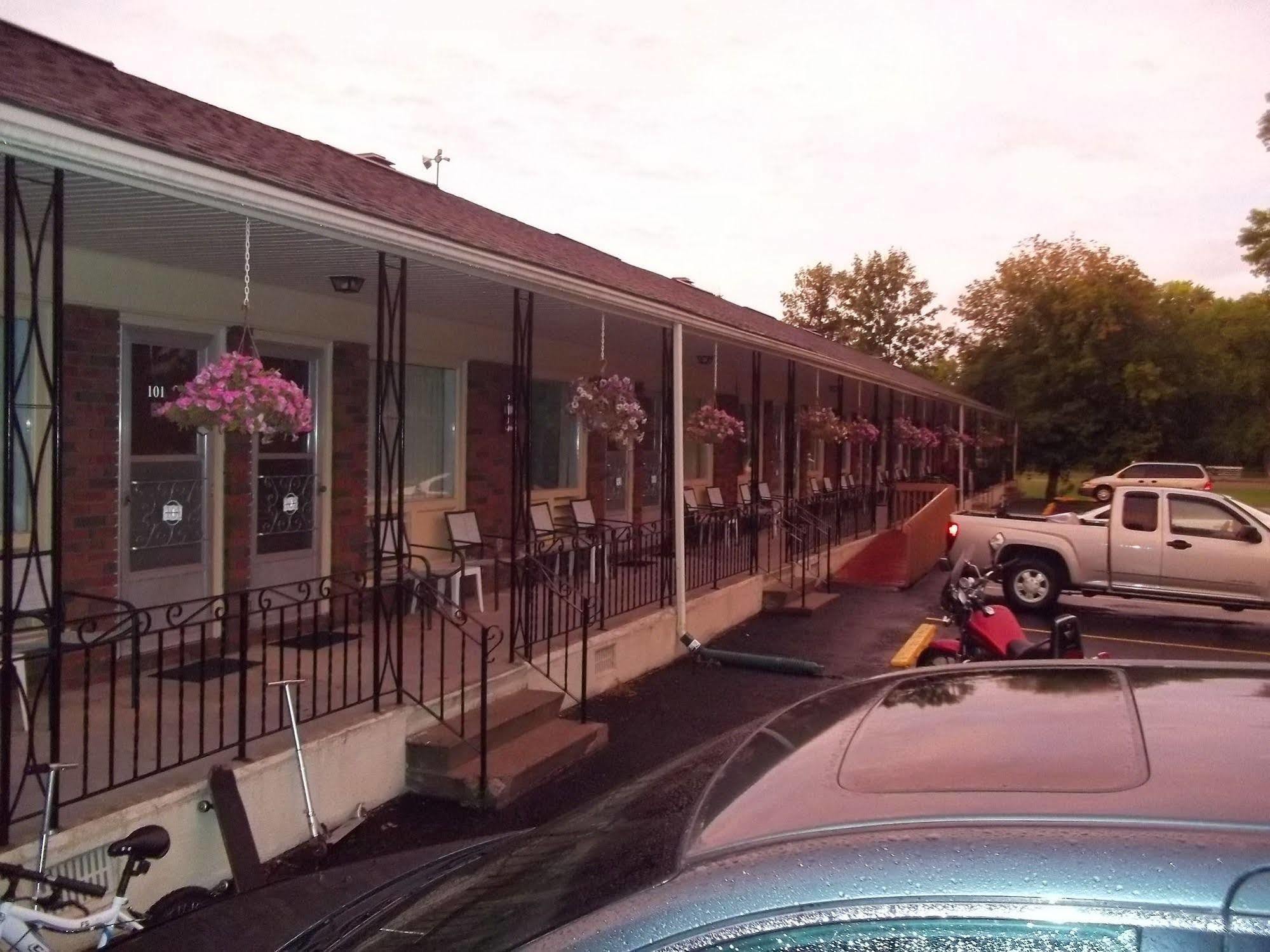 Park Place Motel & Suites Tweed Dış mekan fotoğraf